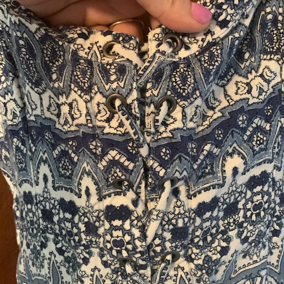 Hollister blue & white paisley print romper with criss cross lace up front 😍😍 - Picture 4 of 9